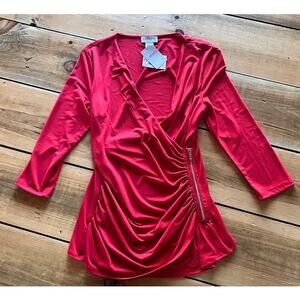 NWT! Carmen Marc Valvo Red Savannah Top blouse. Zipper Detail. Size Medium